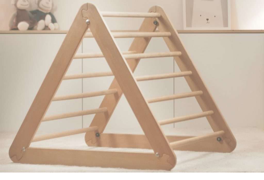 Pikler Dreieck im Kinderzimmer